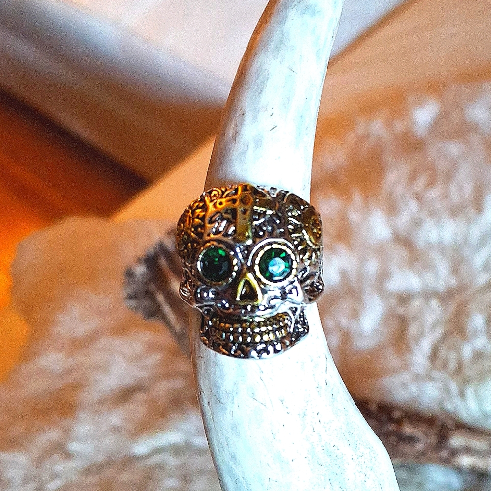 🔥3/$30🔥 SKULL RING w Green Eyes Sz 11